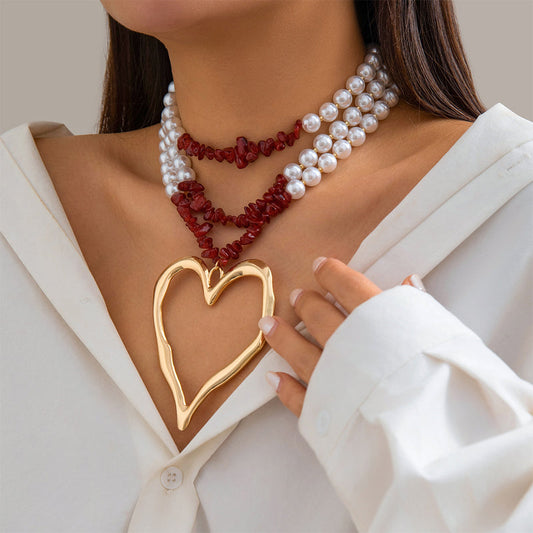 files/Amoura_PearlNecklace3.jpg